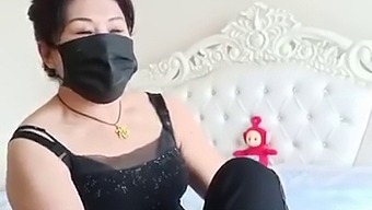 Older Asian Lady Seeking Sexual Encounter