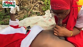 Nông Trại Nigeria Erotica: Một Câu Chuyện Giáng Sinh Gợi Cảm. Đăng Ký Để Xem Thêm