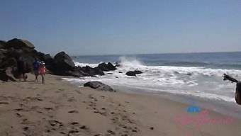 Summer Vixens Lidenskabelige Bilsex Og Pov Oral På Stranden