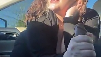 Doğal Göğüslü Italyan Erkek, Sarışın Bir Güzeli Zevklendiriyor