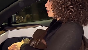 Yabancı Biriyle Seks Yapmak Isteyen Genç Bir Eş, Kocası Tarafından Fmm Üçlüsünde Kontrol Ediliyor.